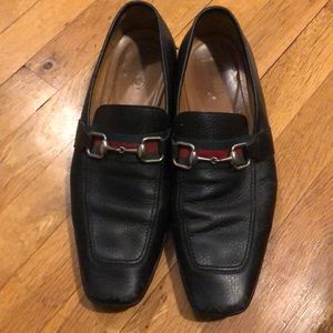 Gucci loafer with silver buckle and Gucci ribbon